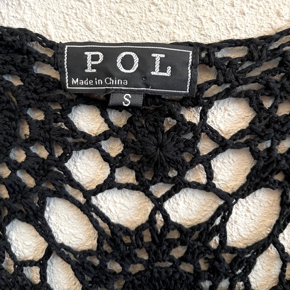 Black open-knit crochet back top - Picture 3 of 4